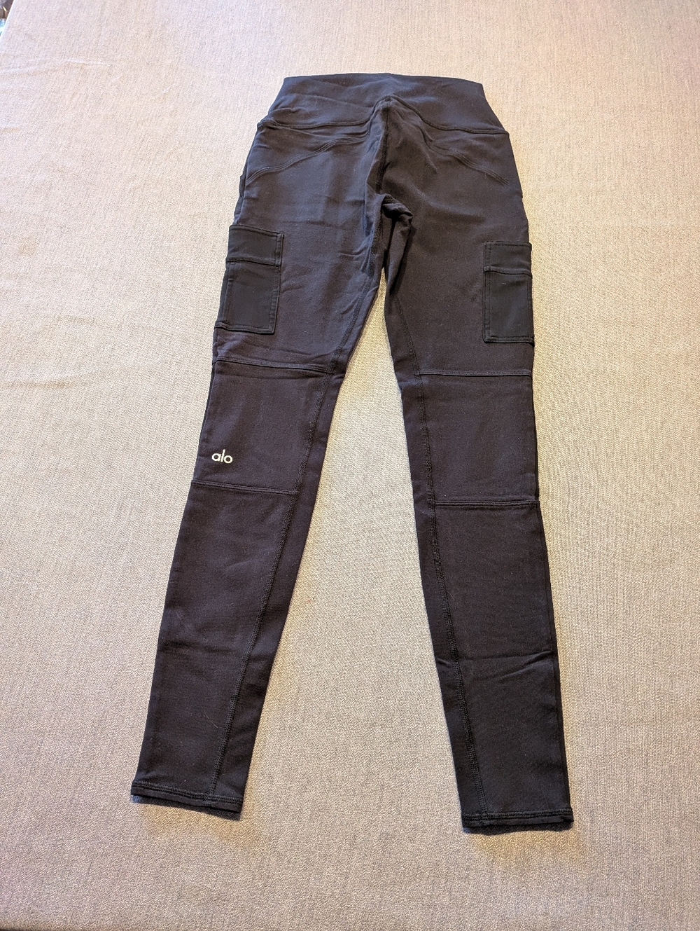 ALO High Waist Cargo Leggings - Black - Small